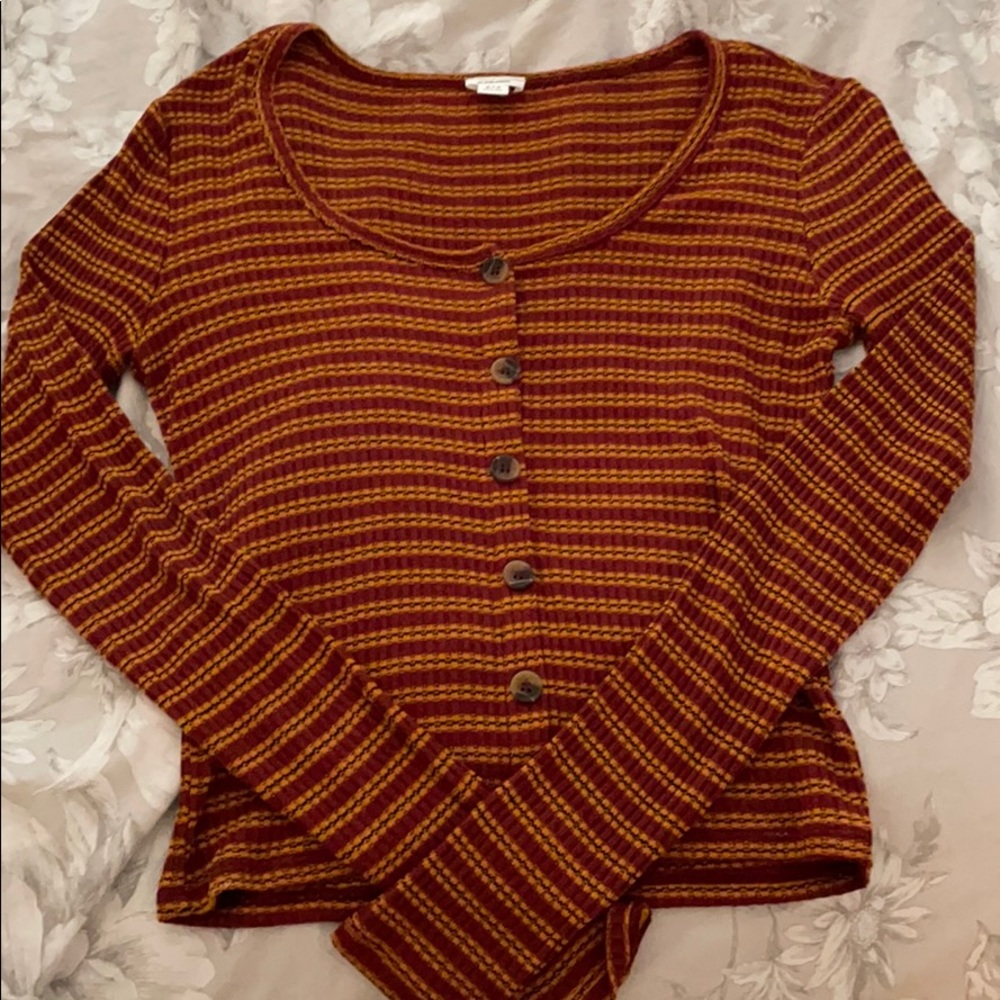 Garage long sleeve crop top